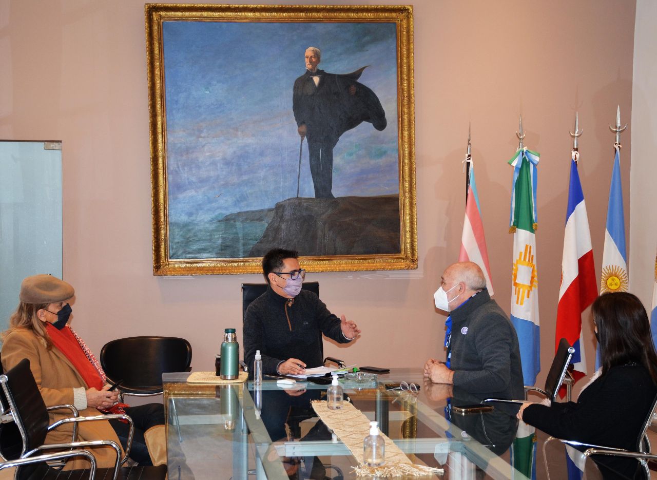 La UP construirá dársenas para estacionamiento de autos de los padres de alumnos